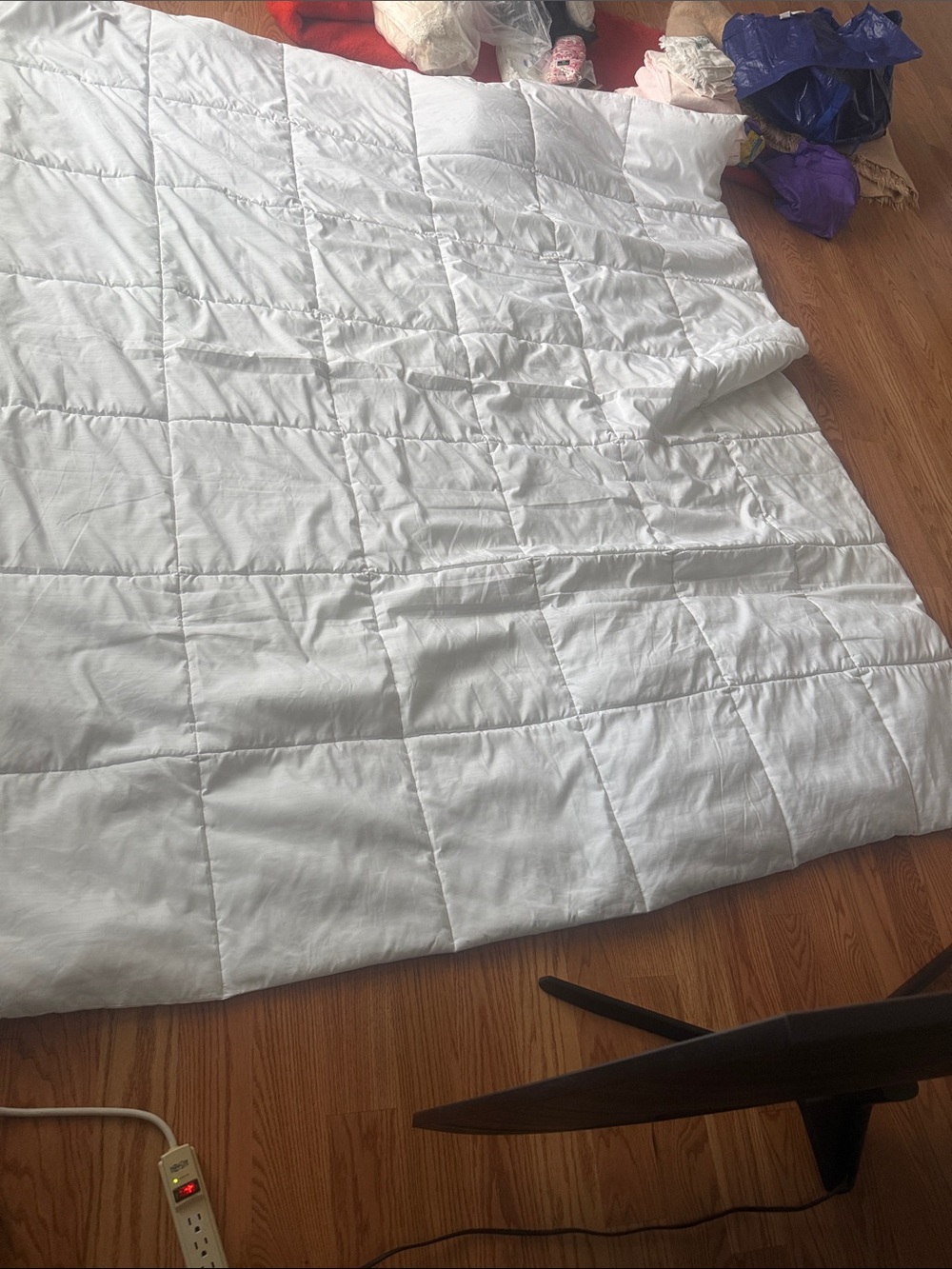 Crisp White Quilted Comforter - Lightweight All-Season Bedding